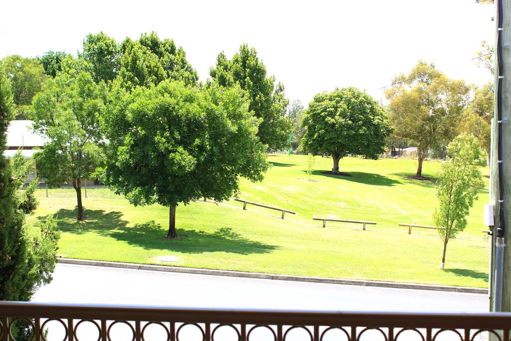 Charlotte Apartments 배서스트 외부 사진