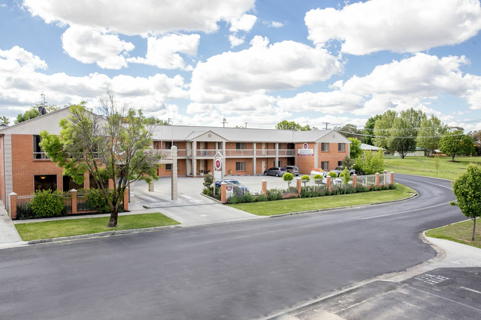 Charlotte Apartments 배서스트 외부 사진