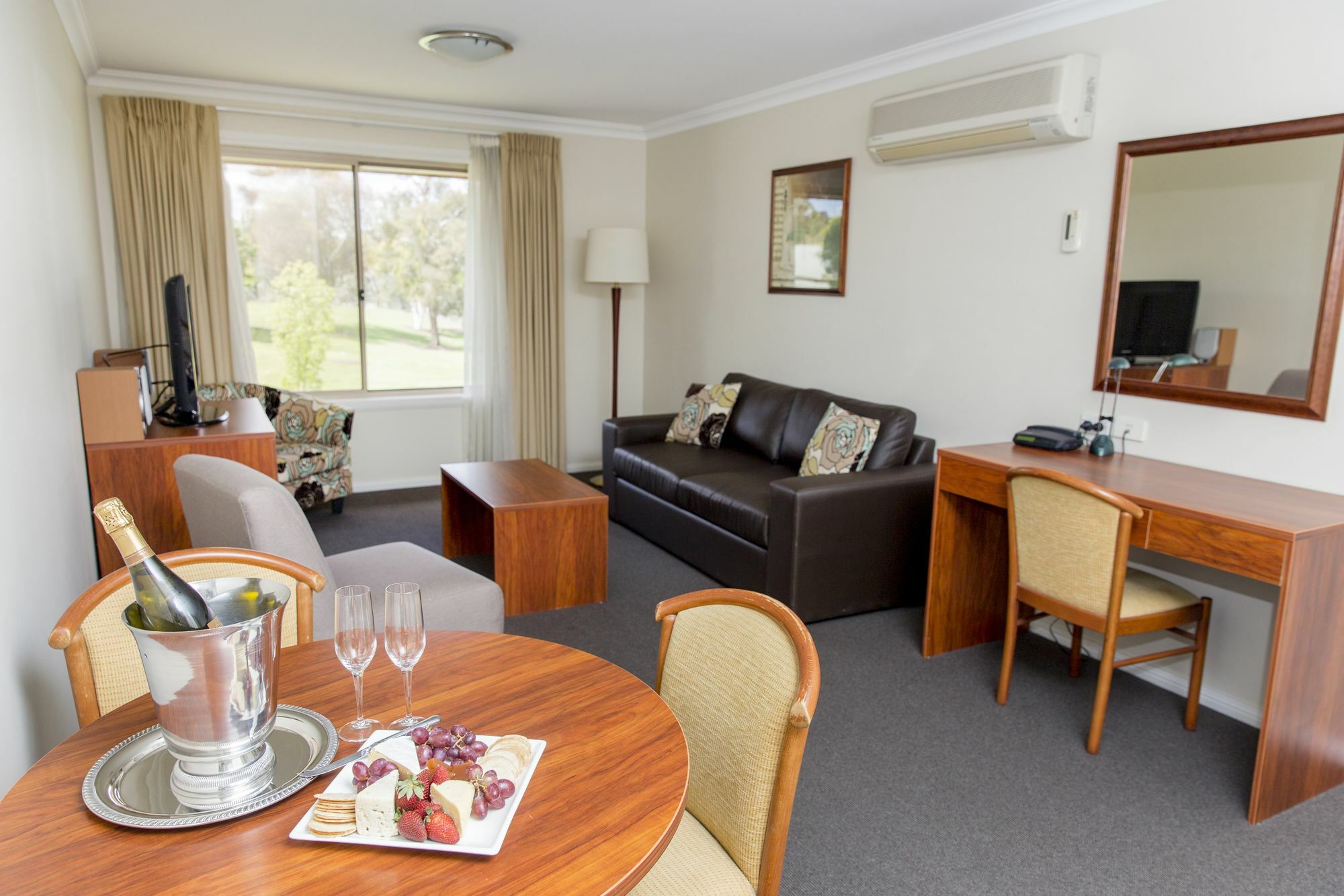 Charlotte Apartments 배서스트 외부 사진