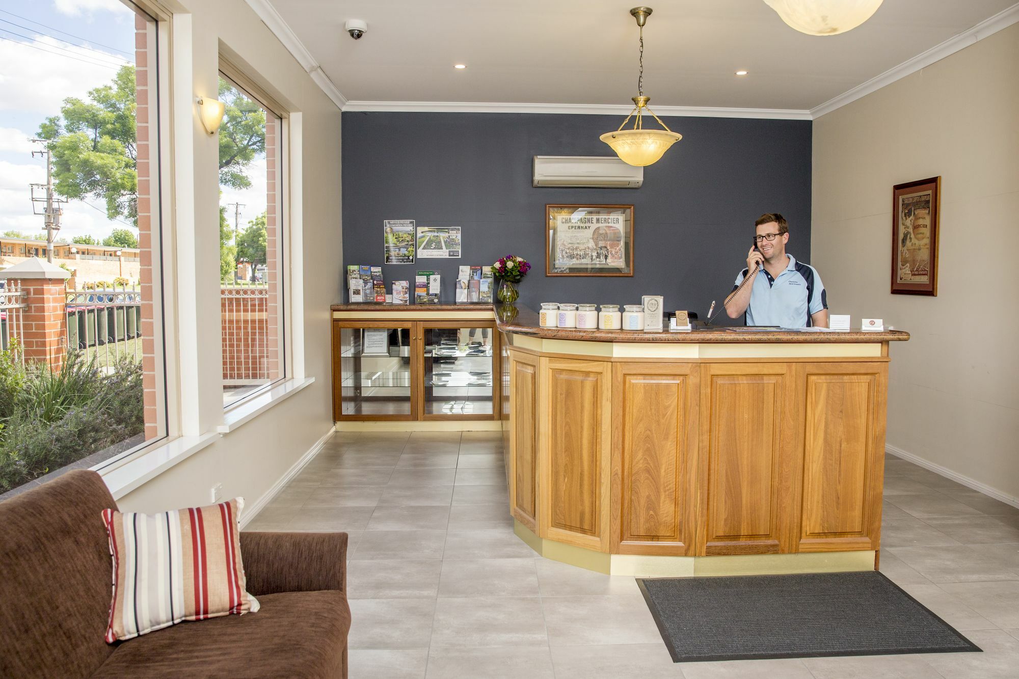 Charlotte Apartments 배서스트 외부 사진