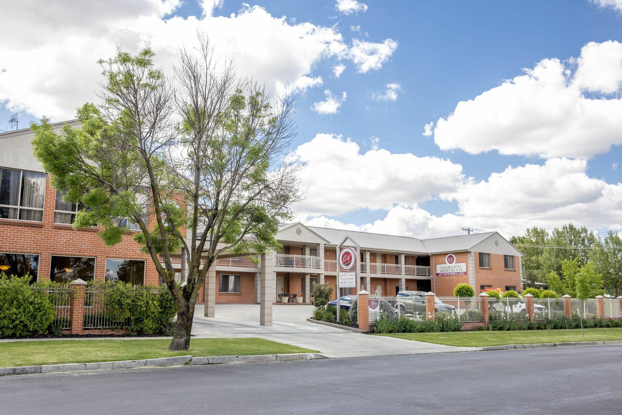 Charlotte Apartments 배서스트 외부 사진